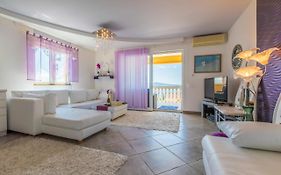 Seaview Apartment